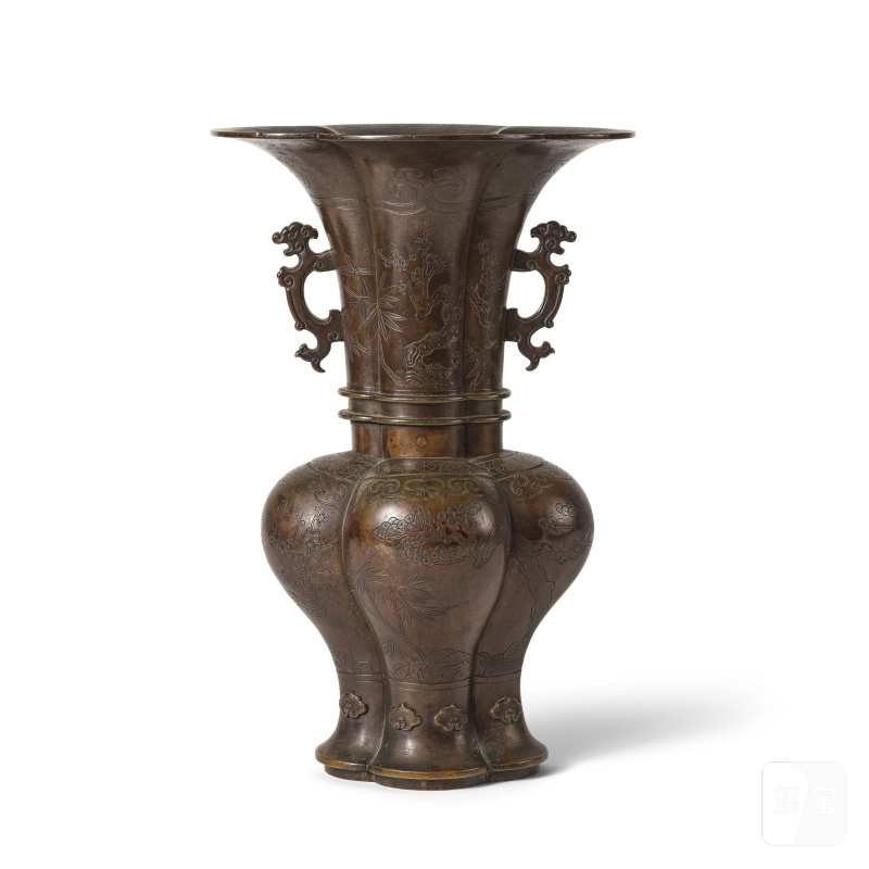 清 十八世紀 銅歲寒三友圖雙耳瓶 | VASE BALUSTRE EN BRONZE